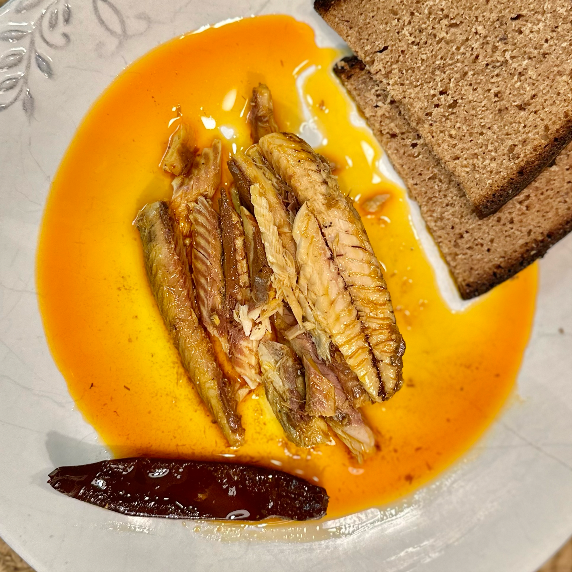 Makrelenfilet in Olivenöl mit Curry und Chili | GoodBoy